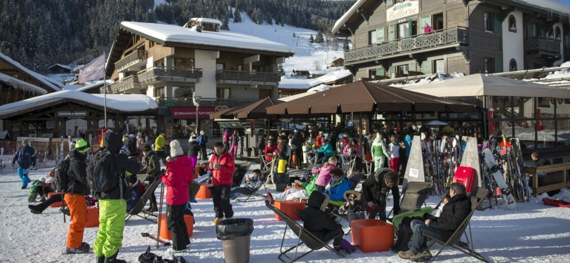Loin des complexes ultra-modernes, Les Gets demeure un village typique et chaleureux
