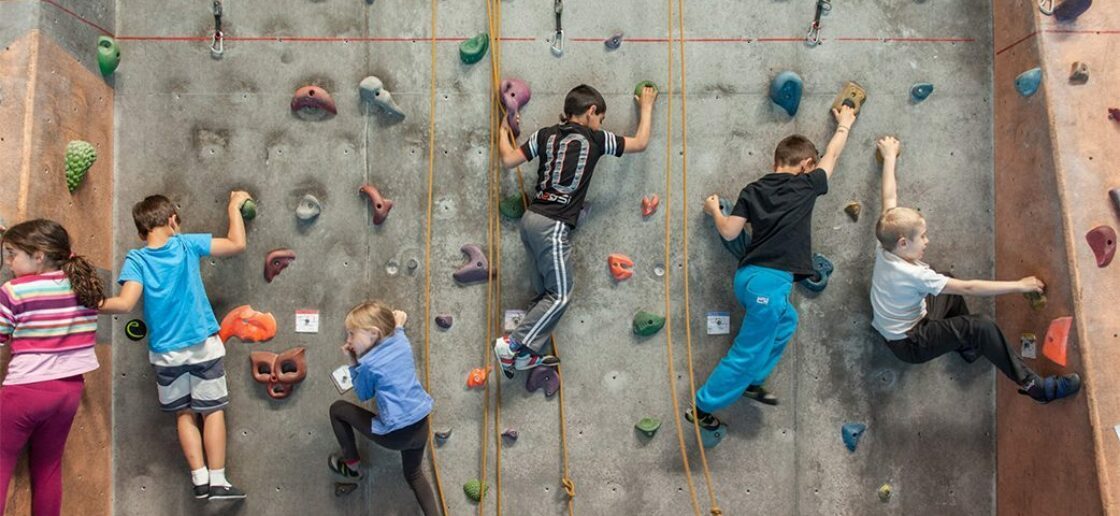 Grimper est un réflexe chez les enfants, mais avec les cours ils apprendront la sécurité et la technique
