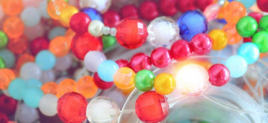 Un bracelet en perles tout coloré !
