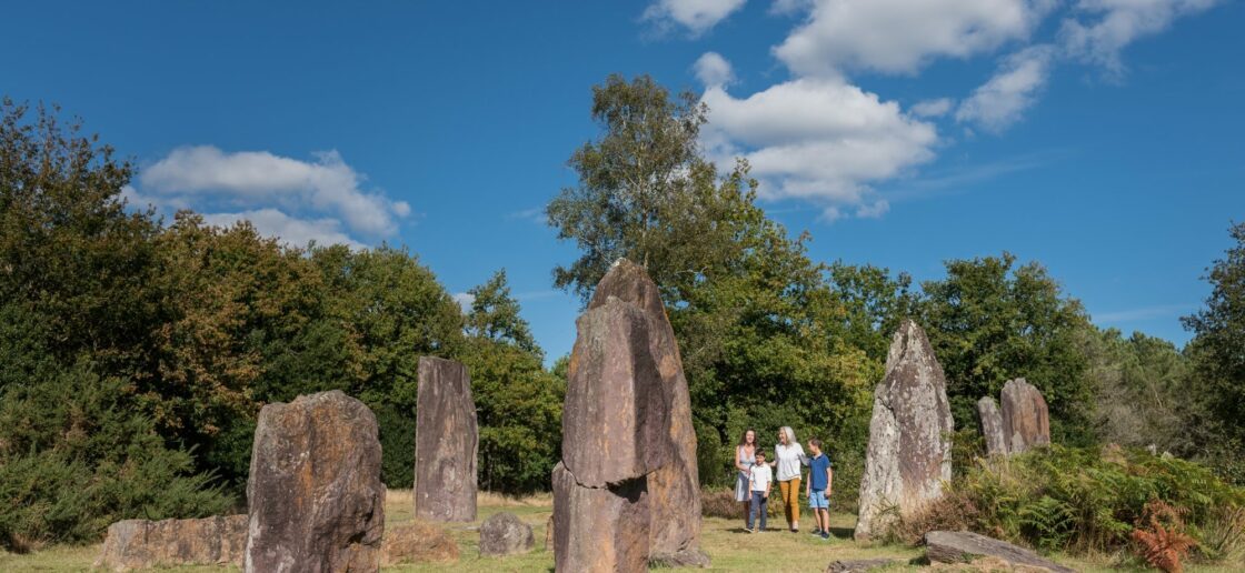 La forêt de Brocéliande offre des randonnées parmi les mégalithes sur les traces de Merlin
