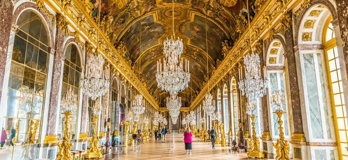 La célèbre galerie des Glaces demeure un endroit hors du temps
