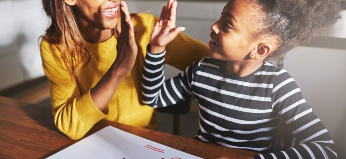 Fortifiez le caractère de vos enfants en les encourageant !
