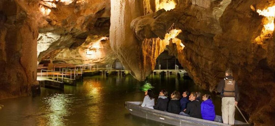 Des ateliers sous terre au Gouffre de Padirac
