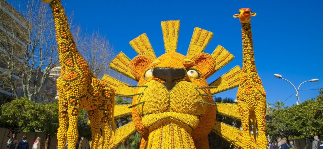 La Fête du Citron<sup></noscript>®</sup> de Menton, un carnaval atypique !
 » /></figure><p>Cette année, Menton revêt une fois de plus son habit jaune citron et orange et célèbre « D’Olympie à Menton » avec sa Fête du Citron<sup>®</sup> du <strong>17 février au 3 mars 2024</strong>. Vingt jours de festivités durant la période de Mardi Gras, 140 tonnes d’agrumes pour la confection des décors et 240 000 spectateurs attendus pour admirer le défilé d’une dizaine de chars. Grandiose ! Le petit truc à savoir : les fruits et fleurs utilisés pour la décoration des chars de la Fête du Citron<sup>®</sup> à Menton sont vendus au public à l’issue des festivités et toutes les structures sont recyclées.<br />
À partir de 5 € pour les enfants.</p><p>68 éditions pour le <strong>Carnaval d’Albi</strong> qui propose un carnaval traditionnel. Il débute chaque année avec la remise de clés de la ville à la Reine du Carnaval élue en fin d’année précédente. Sur le thème « Les fables de Jean De La Fontaine », le carnaval se déroulera du <strong>10 au 25 février 2024</strong> avec un carnaval des enfants le 21<strong> février</strong>, l’occasion de <a href=