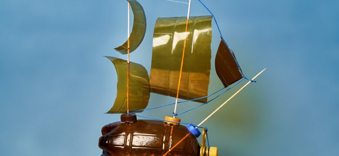Créez un bateau en bouteilles plastique pour parler de la pollution plastique !
