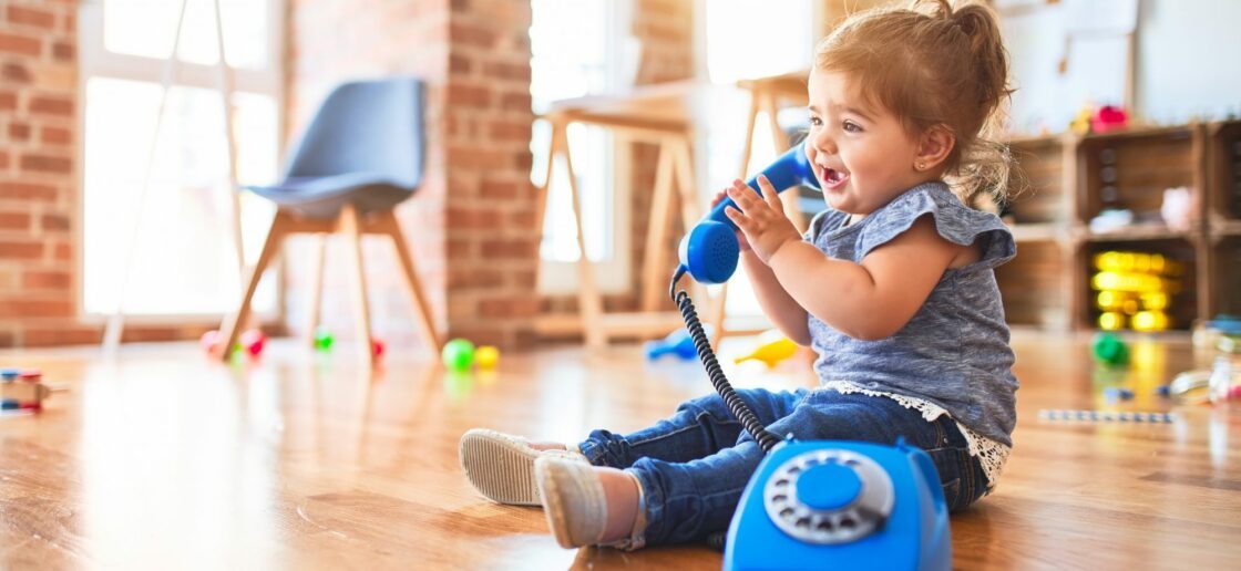 Le téléphone a été inventé par plusieurs personnes.
