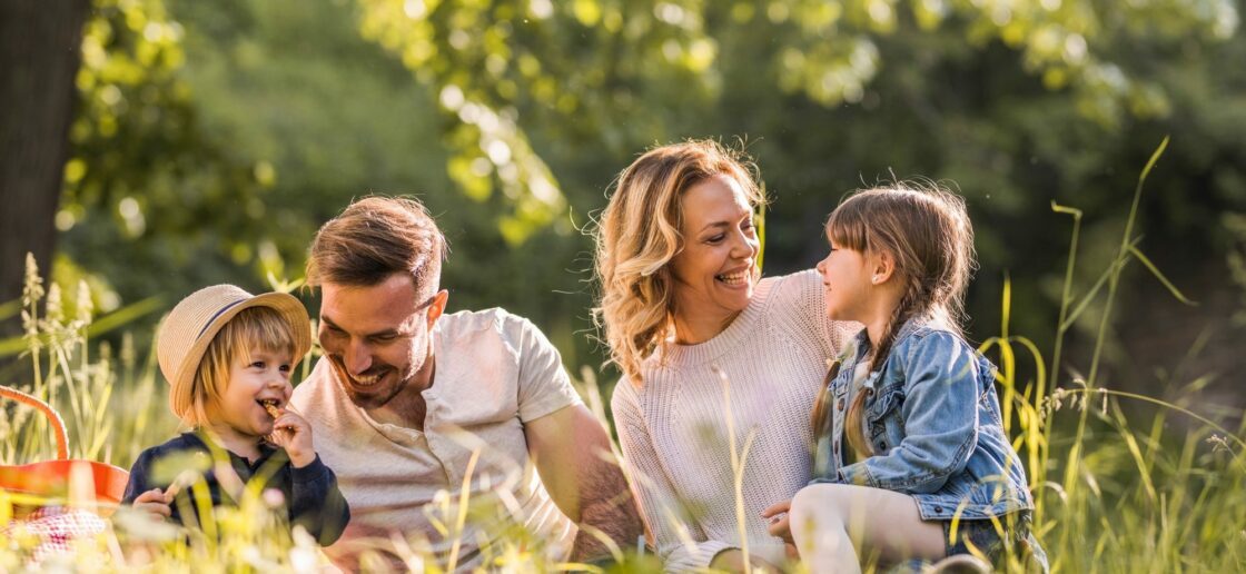 Pique-nique : 5 jeux en famille qui font un malheur