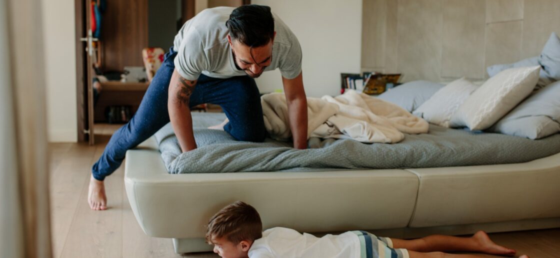 Cache-cache à la maison : conseils et variantes pour jouer avec vos enfants