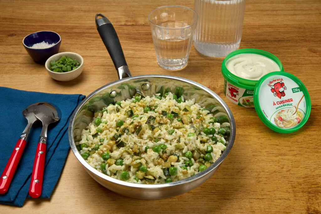 POÊLÉE DE RIZ COURGETTES - PETITS POIS À LA VACHE QUI RIT À CUISINER BASILIC ®