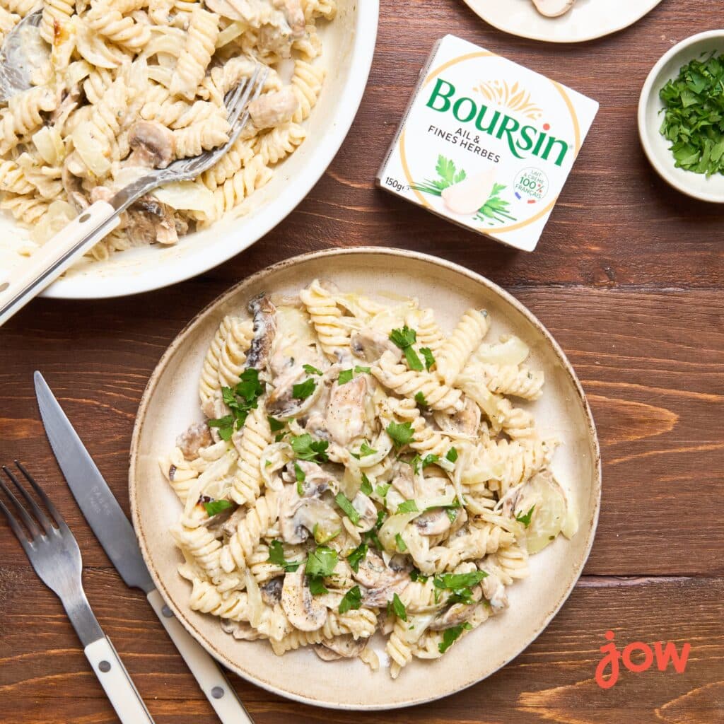 Pâtes crémeuses au BOURSIN® AIL & FINES HERBES, au four & champignons