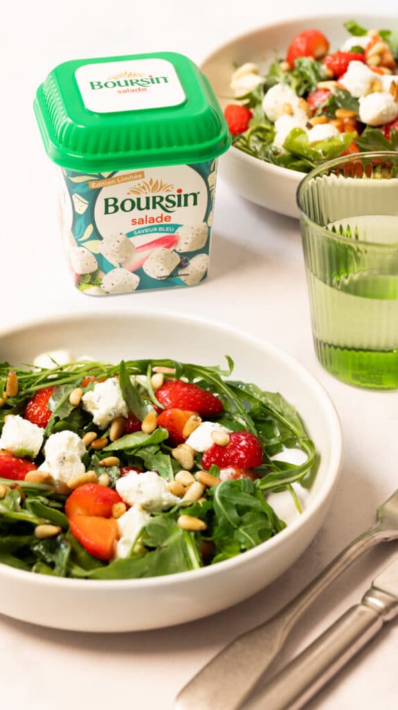 SALADE ROQUETTE, FRAISE, pignons de pin  ET BOURSIN® SALADE SAVEUR BLEU