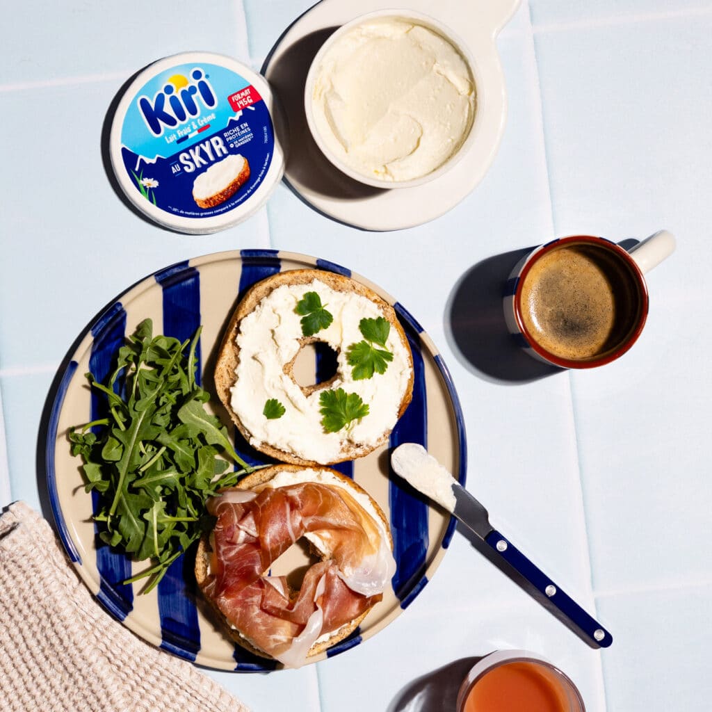 Bagel jambon cru Kiri® au Skyr miel et roquette